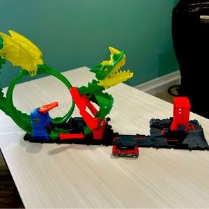 Hot wheels dragon track